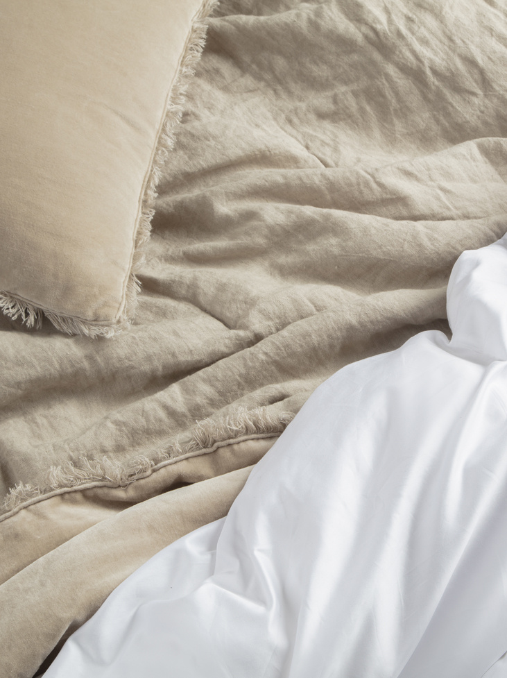 Spirit of the Nomad luxuriöse Tagesdecke Desert Beige