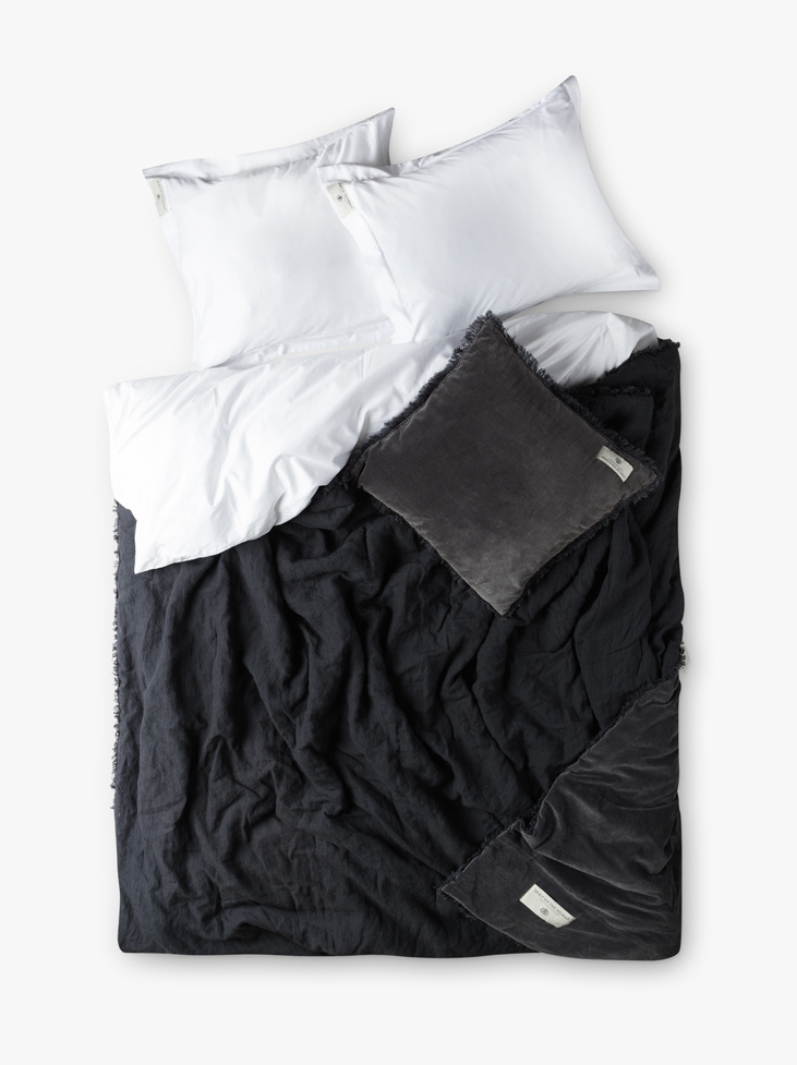 Spirit of the Nomad luxuriöse Tagesdecke Lava Grey