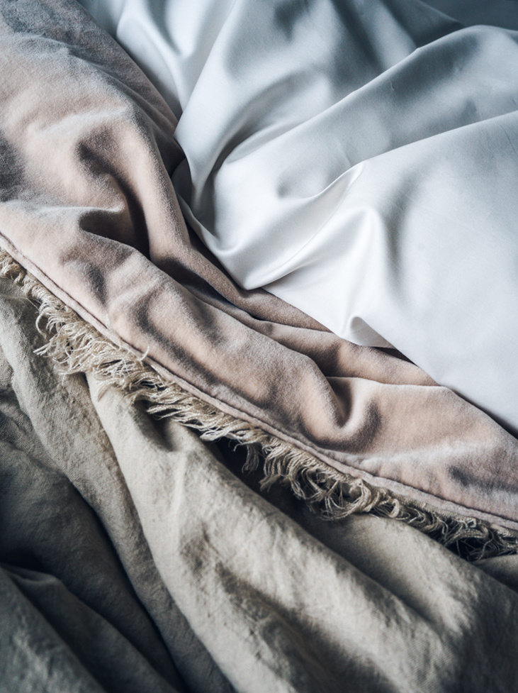 Spirit of the Nomad luxuriöse Tagesdecke Desert Beige