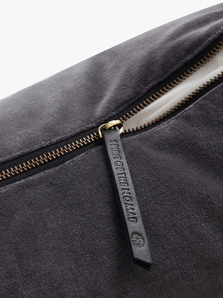 KISSENBEZUG EDLER SAMT -  Lava Grey